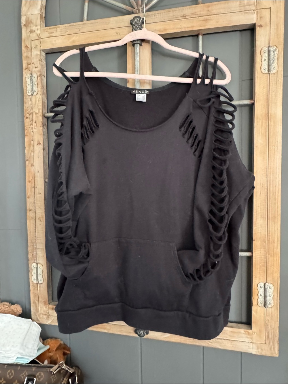 VENUS Black Off-the-Shoulder Ladder Sleeve Sweat Shirt with pockets